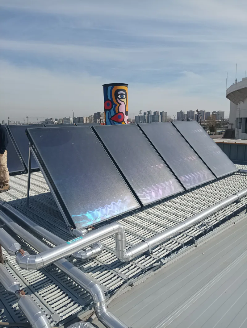 Sala de acumulación con 3 estanques aislados y circuladoras Wilo