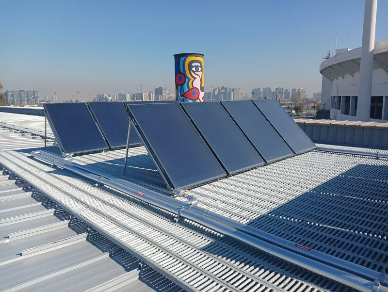 Colectores solares térmicos en el Estadio Nacional Santiago